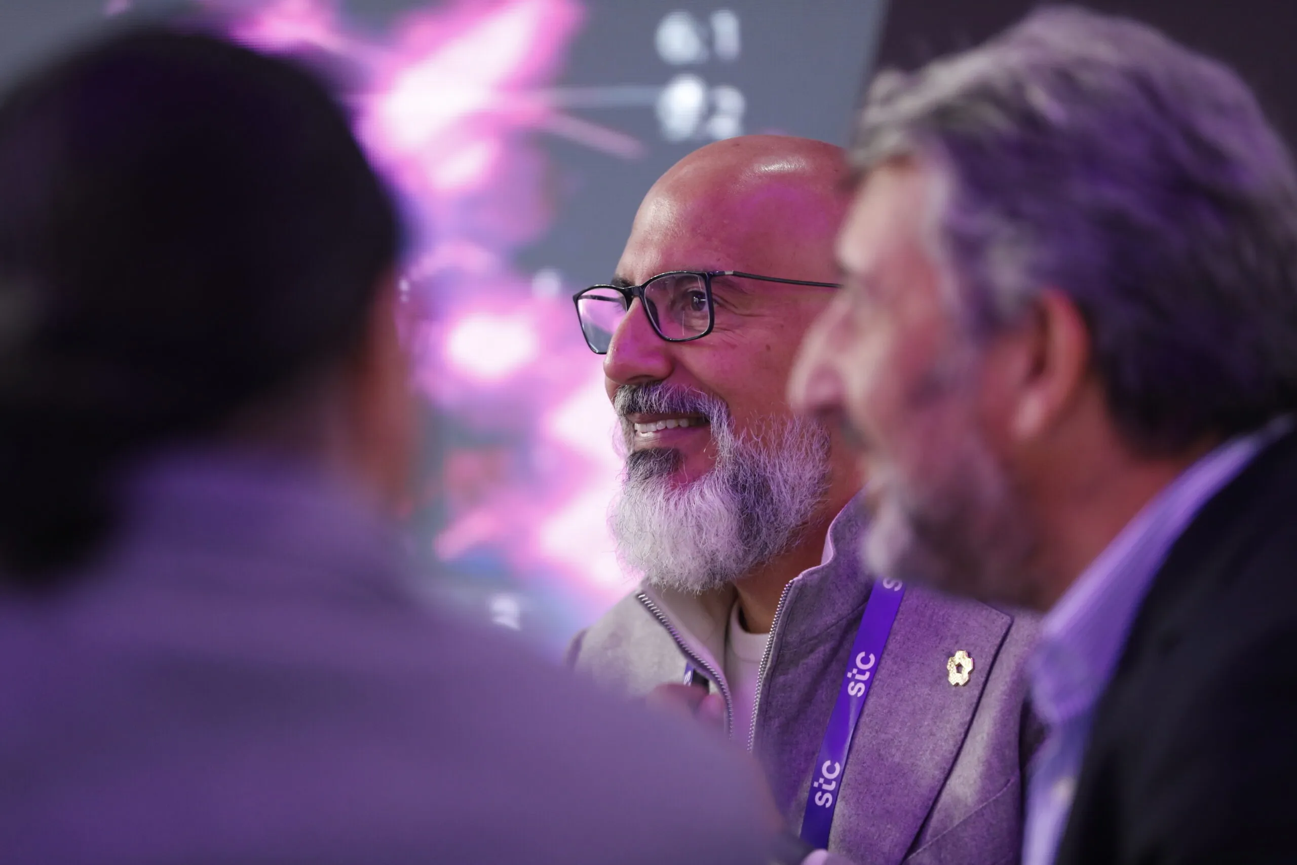 Two delegates in close conversation at the booth